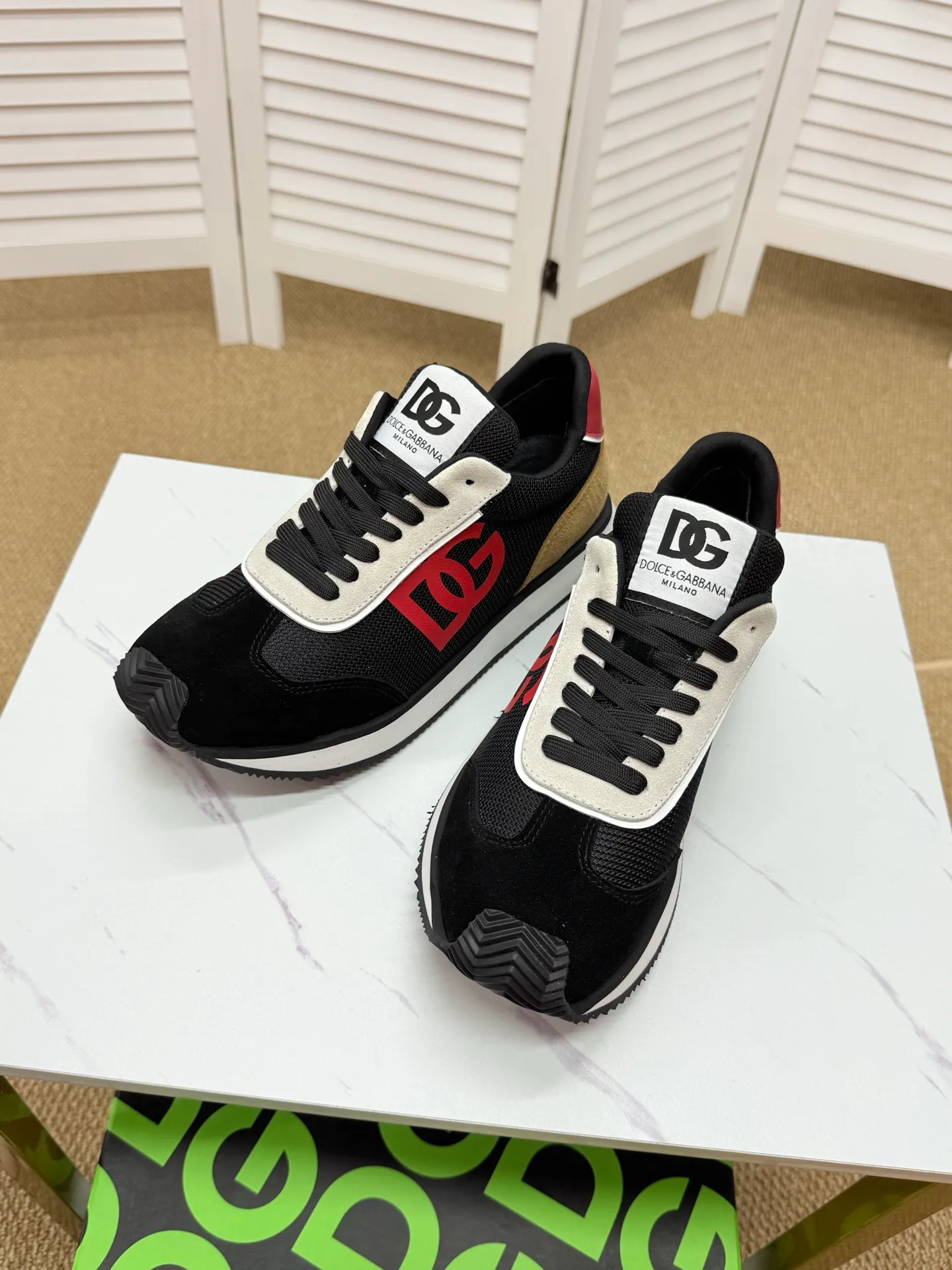 Men's clothing and shoes 250. The latest sports and casual shoes for couples (DG) are fashionable and versatile, and can add luster to various looks. Create an exquisite design with unique dynamic vitality and modern atmosphere, showing modern elegance. Size: 36-46 (45 and 46 are custom-made and cannot be returned or exchanged) Se